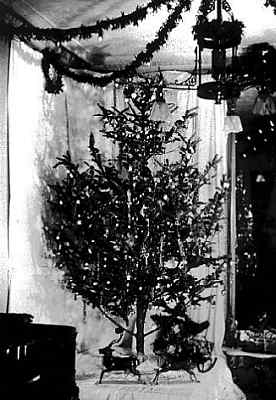 The First Electric Christmas Tree Lights - This Day in Tech History